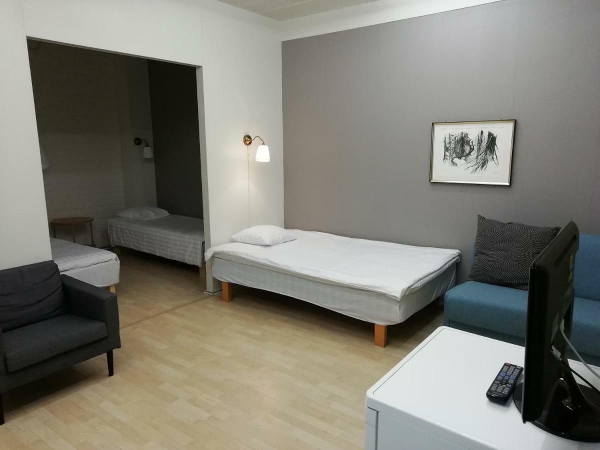 Hotel Turistihovi Коувола Екстериор снимка